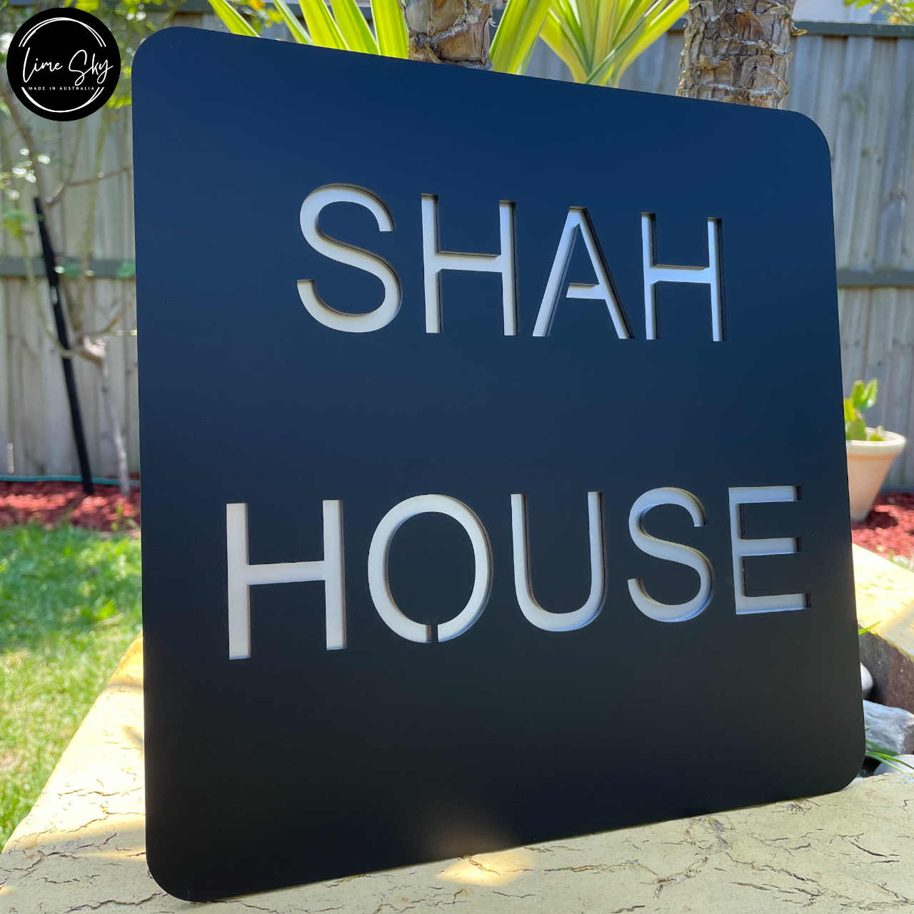 Modern House Entry Sign with Square Design